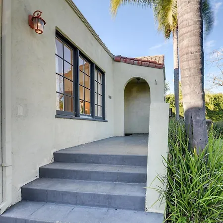 Los Angeles Home With Patio, 5 Mi To Downtown!